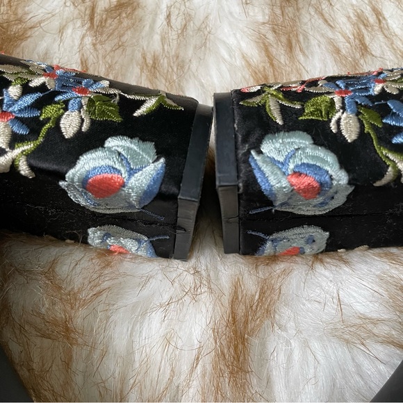 Steve Madden Delilah satin, embroidered heel - Picture 10 of 10